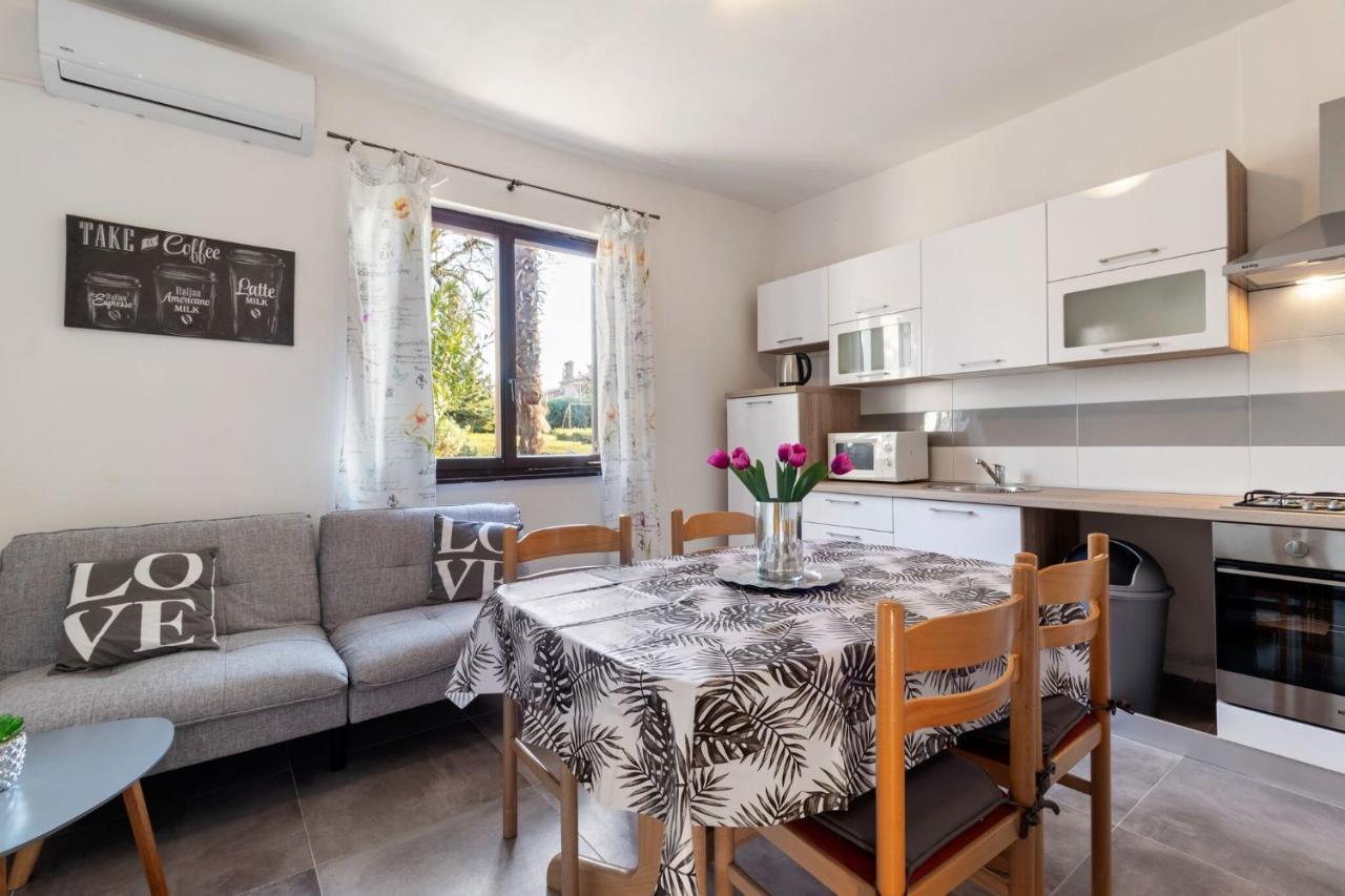 Apartment Greta ラビン エクステリア 写真