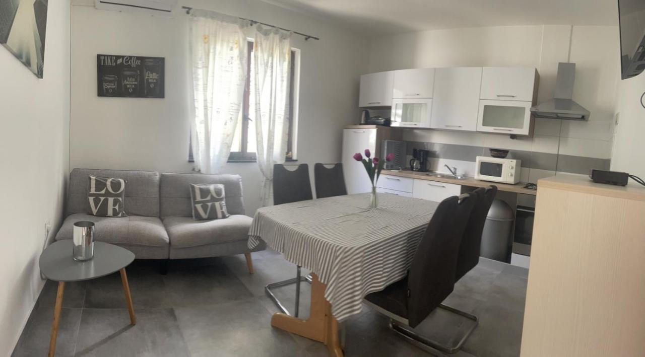 Apartment Greta ラビン エクステリア 写真