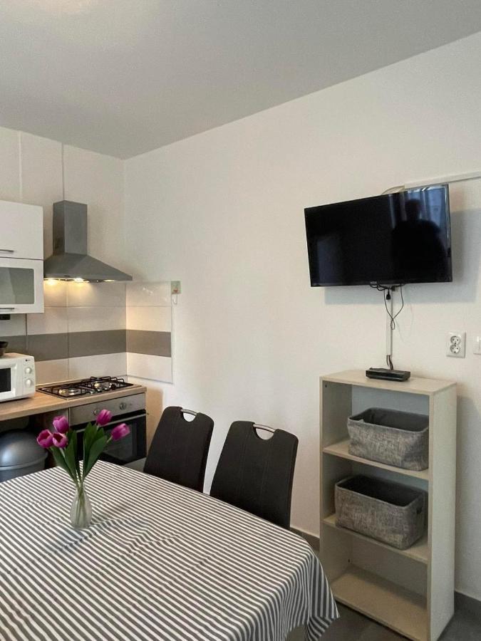 Apartment Greta ラビン エクステリア 写真